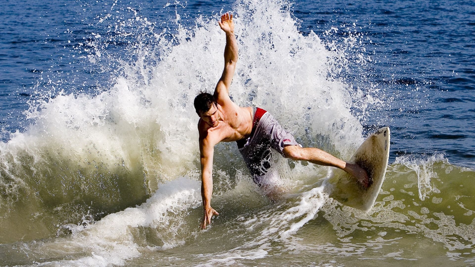 克罗地亚队在巴黎奥运会手球比赛中以34_22击败阿尔及利亚队,克罗地亚国家队赞助